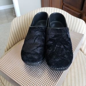 Dansko crushed velvet clog
